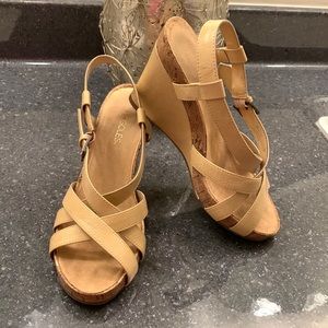 Aerosoles ‘At First Plush’ 8M faux leather & cork strappy wedge sandals EUC!